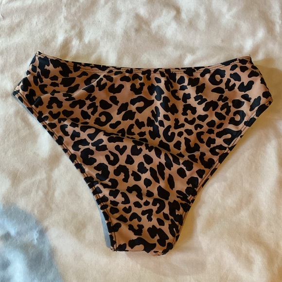 SHEIN cheetah print bikini bottom - Picture 3 of 7